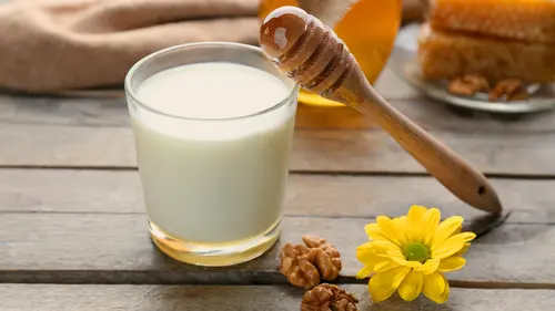 Secangkir susu jahe madu hangat, kombinasi lezat yang menyehatkan dan menambah stamina tubuh