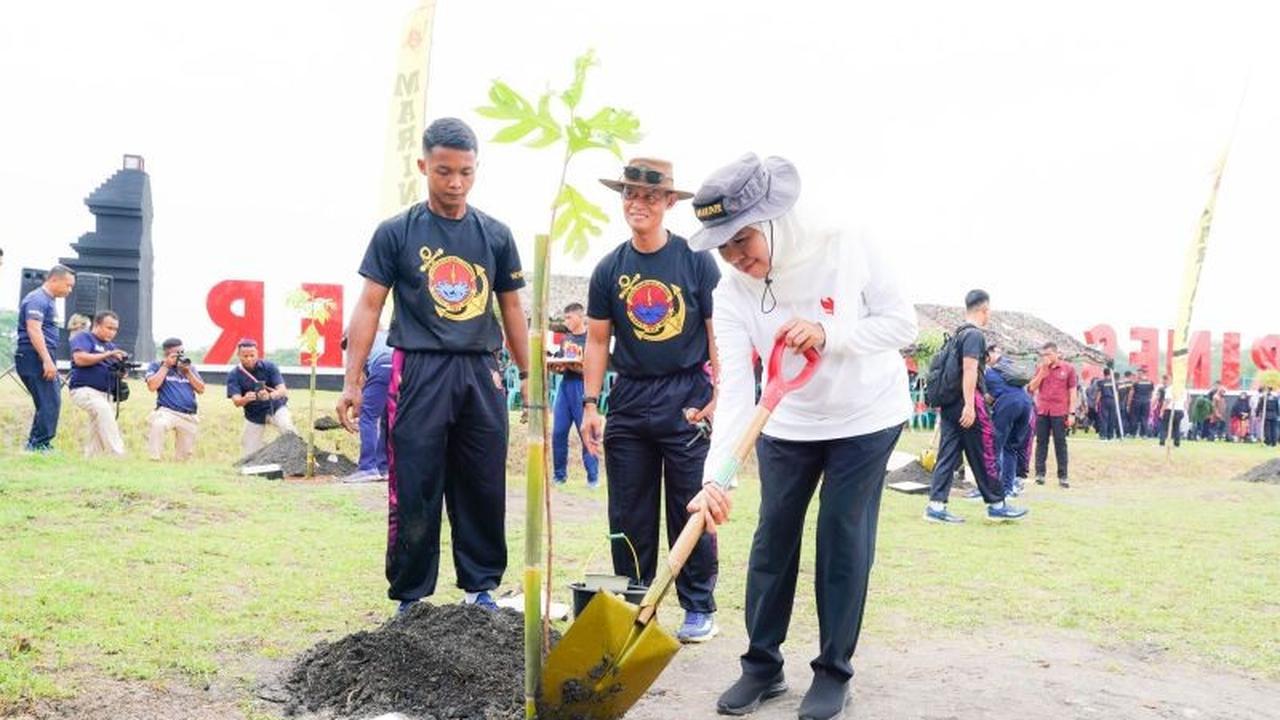 Khofifah Apresiasi TNI AL: Lahirkan Generasi Muda Berkarakter dan Dukung Ketahanan Pangan Nasional