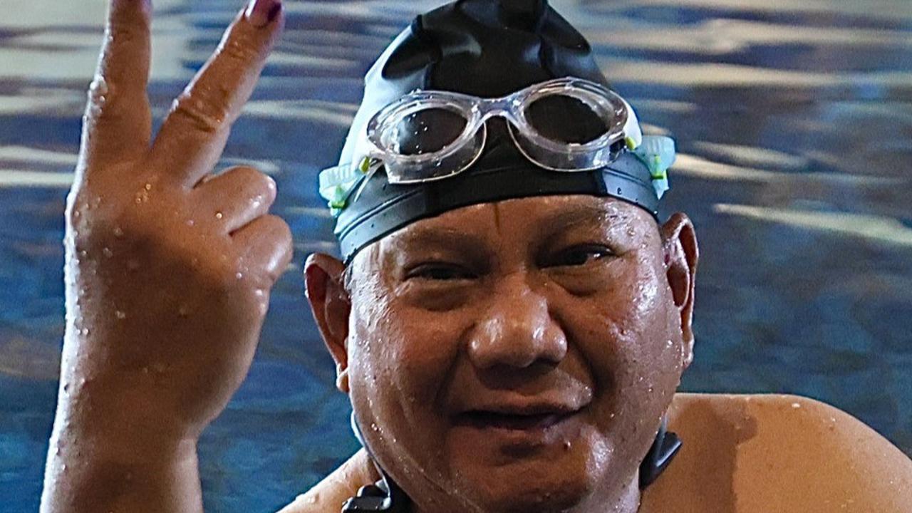 VIDEO: Gaya Prabowo Berenang Usai Nyoblos & Bicara Santai Nasib Masa Depan: Saya Tidak Takut!
