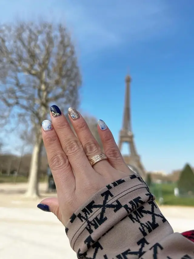 Wika Salim pamer cincin, disebut telah dilamar kekasih