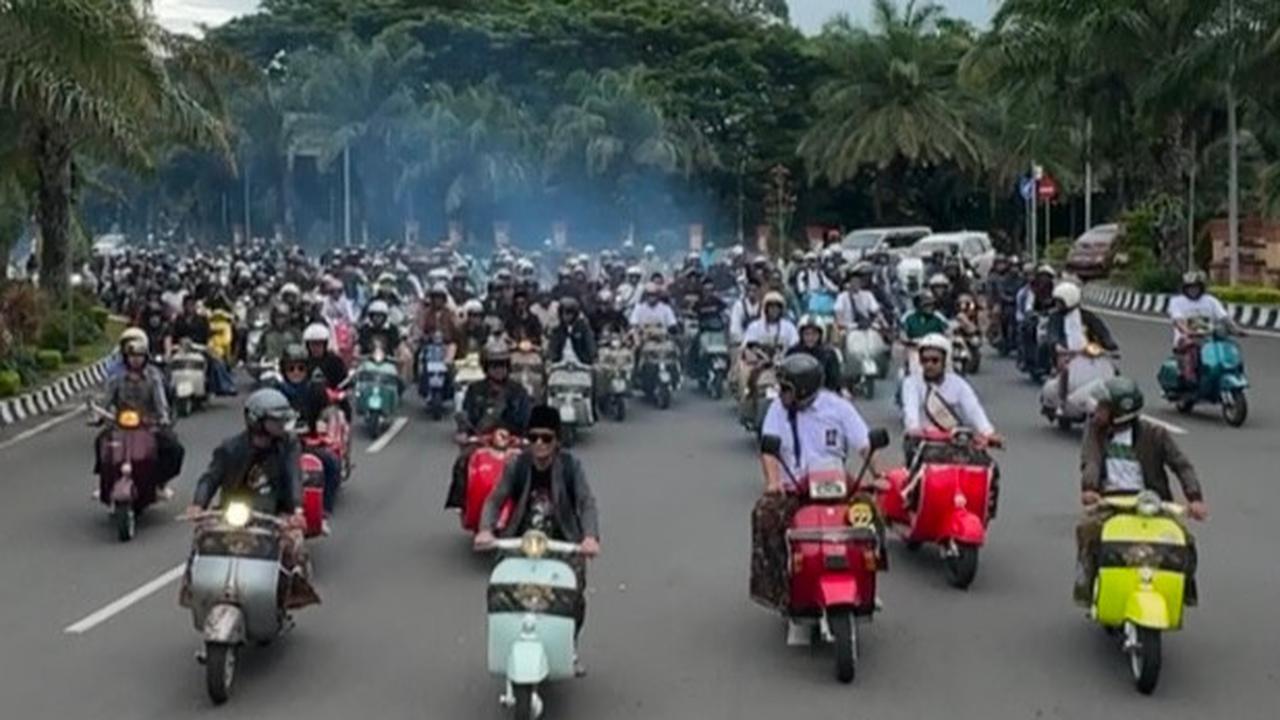 10.000 Scooter Sarungan Peringati Harlah 100 Tahun Ponpes Al Falah Ploso