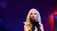 Gaun pendek rancangan desainer Indonesia Yogie Pratama dipakai diva peraih 7 Piala Grammy, Christina Aguilera saat manggung di Las Vegas, AS. (Foto: Dok. Instagram @mryogiepratama)