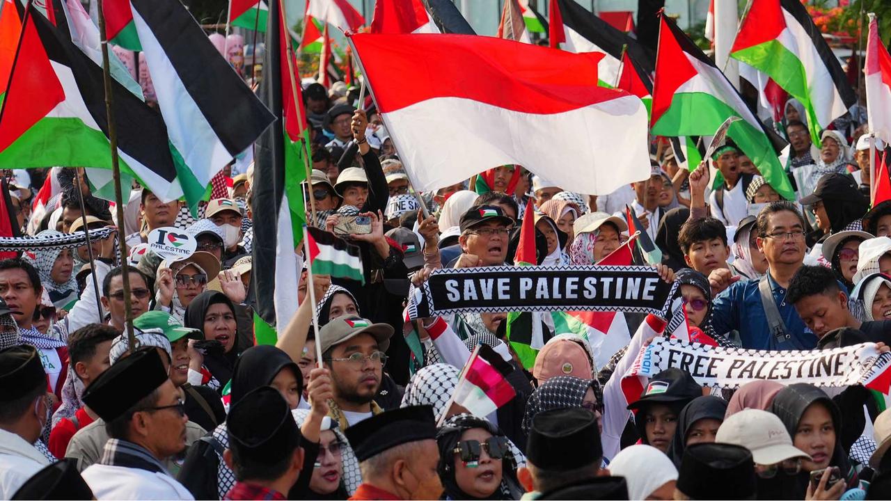 FOTO: Indonesia Melawan Genosida: Ribuan Pengunjuk Rasa Serukan Keadilan untuk Palestina