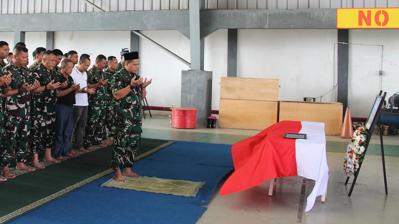 FOTO: Korps Marinir Lepas Jenazah Prajurit Gugur Secara Militer