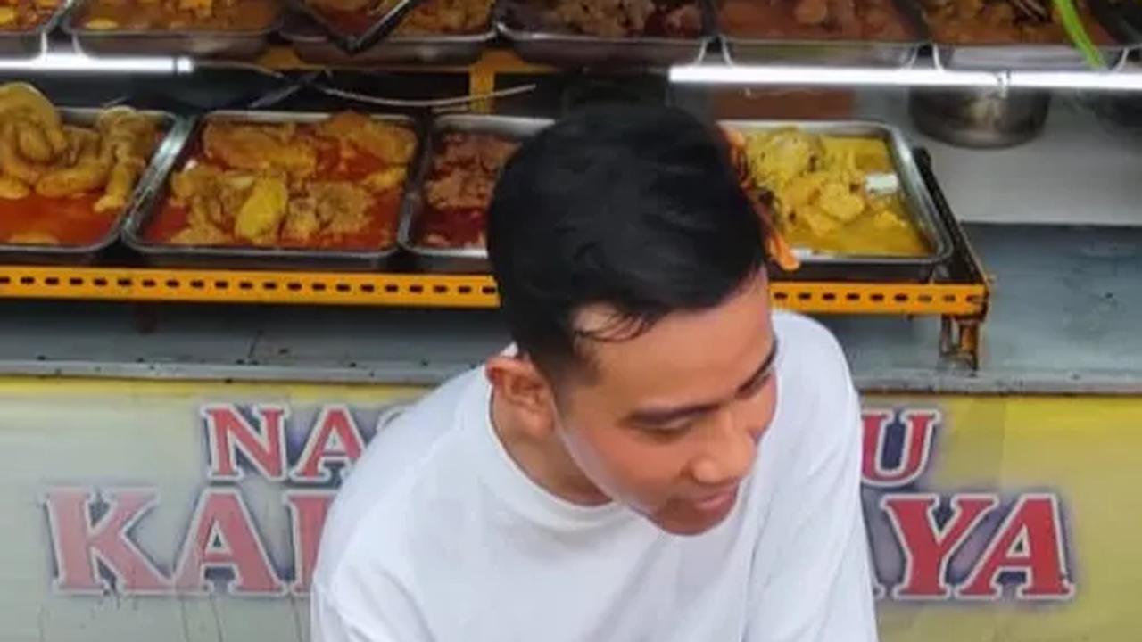 Makan Nasi Kapau di Kramat Raya, Gibran Sarankan Pedagang Terdigitalisasi dan Tambah Lahan Parkir