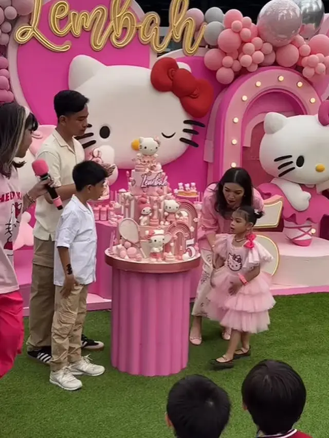 Detail Gaya Feminin Selvi Ananda dengan Serba Pink di Ultah La Lembah, Pakai Kemeja Brand Lokal dan Heels Gucci Rp16 Jutaan