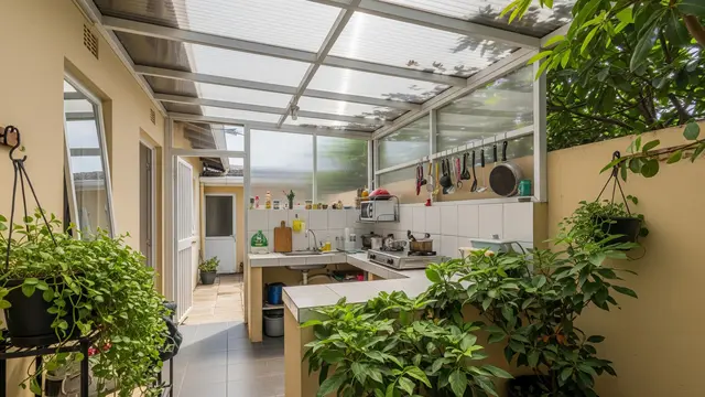 Model Atap Dapur Kecil di Belakang Rumah Subsidi/Gemini AI