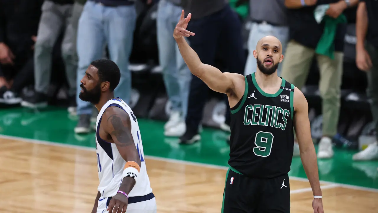 Derrick White merayakan keberhasilannya mencetak poin di NBA Finals 2024 saat Celtics melawan Mavericks