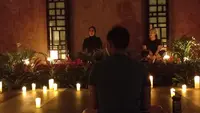 Selebrasi Earth Hour dengan yoga di tengah kegelapan