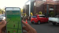 DKM Masjid Raya Cirebon ingatkan perburuan pokemon bisa menjadi candu. (Liputan6.com/Panji Prayitno)