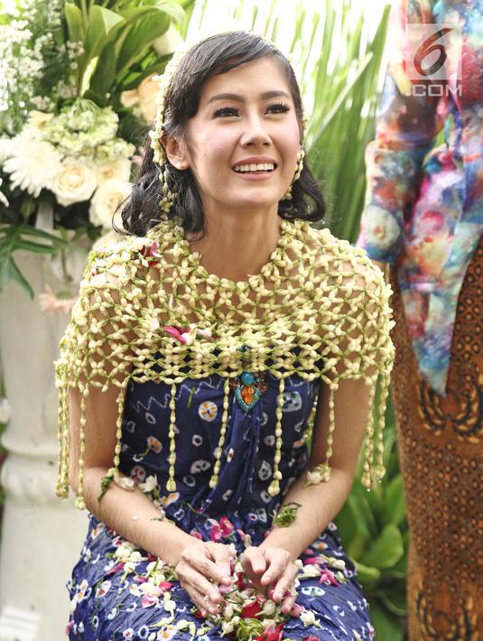FOTO: Ekspresi Kegembiraan Ardina Rasti saat Siraman Jelang Menikah