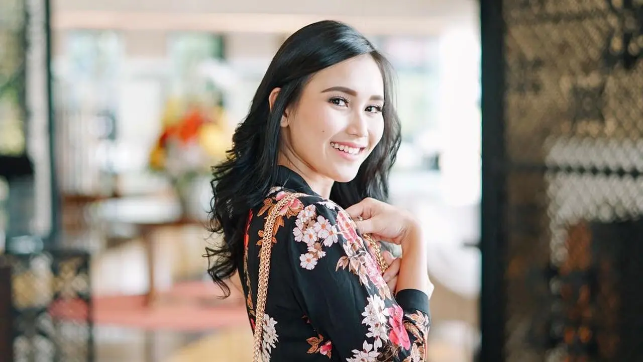 [Bintang] Gaya Ayu Ting-Ting K-Pop Banget! Cek 5 Pedangdut Hits Ini Dulu