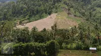 Hutan gundul akibat pembalakan liar di KM 16 di kawasan Hutan Produksi Popayato,  Kabupaten Pohuwato, Gorontalo, Minggu (11/9). Sekitar 16 ribu hektar hutan di Gorontalo rusak terdiri atas hutan lindung dan hutan produksi. (Liputan6.com/Immanuel Antonius)