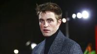 Robert Pattinson dalam premier The Batman di London, 23 Februari 2022. (Joel C Ryan/Invision/AP)