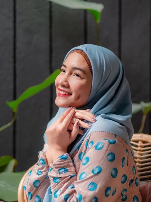 6 Potret Manis Intan Nuraini Saat Tunjukkan Lesung Pipi Ini Menawan