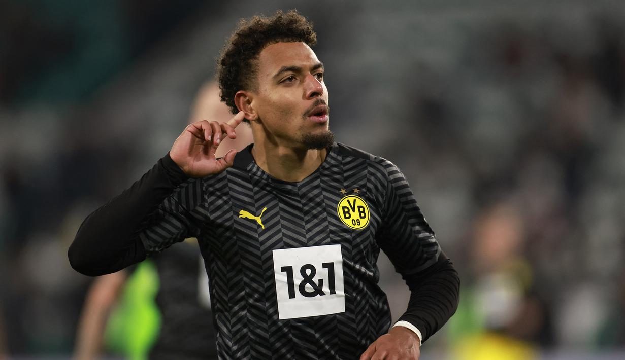 Donyell Malen. Striker Belanda berusia 23 tahun yang baru 1 musim memperkuat Borussia Dortmund ini didatangkan pada awal musim 2021/2022 dari PSV Eindhoven dengan nilai transfer 30 juta euro atau kini setara Rp456,1 miliar. Hingga kini ia telah tampil dalam 37 laga bersama Dortmund di semua ajang dengan torehan 9 gol dan 6 assist. (AFP/Odd Andersen)