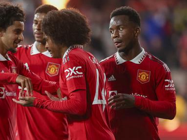 Manchester United berhasil memenangi dua laga awal pramusim 2022/2023, 4-0 menghadapi Liverpool dan 4-1 menghadapi Melbourne Victory. Dalam kedua laga tersebut, selain menurunkan skuat utama, MU juga menurunkan para pemain mudanya yang mengikuti tour pramusim kali ini. Berikut 6 pemain muda yang sempat diturunkan Manchester United dalam kedua laga tersebut. (AP/Asanka Brendon Ratnayake)
