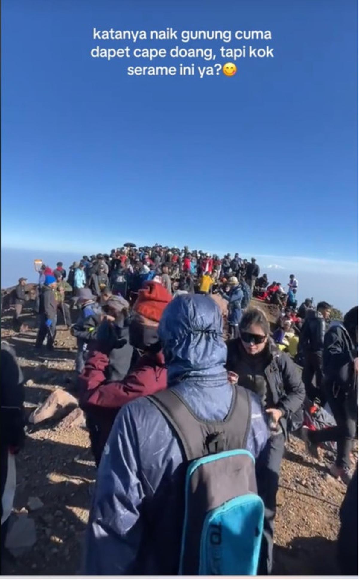 Tak Cuma Puncak, Potret Jalur Pendakian Gunung Ramai dan Macet