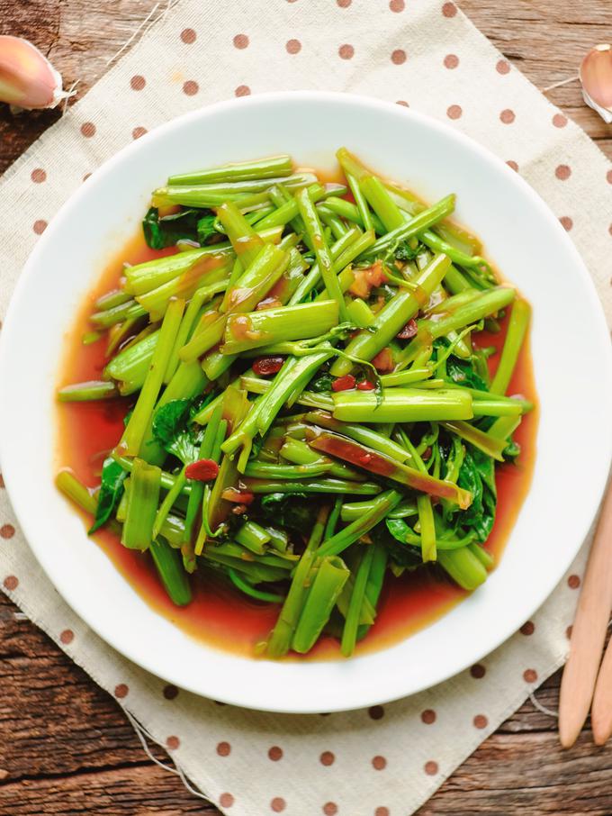 Resep Tumis Kangkung dengan Bumbu Bawang Putih Terasi ...