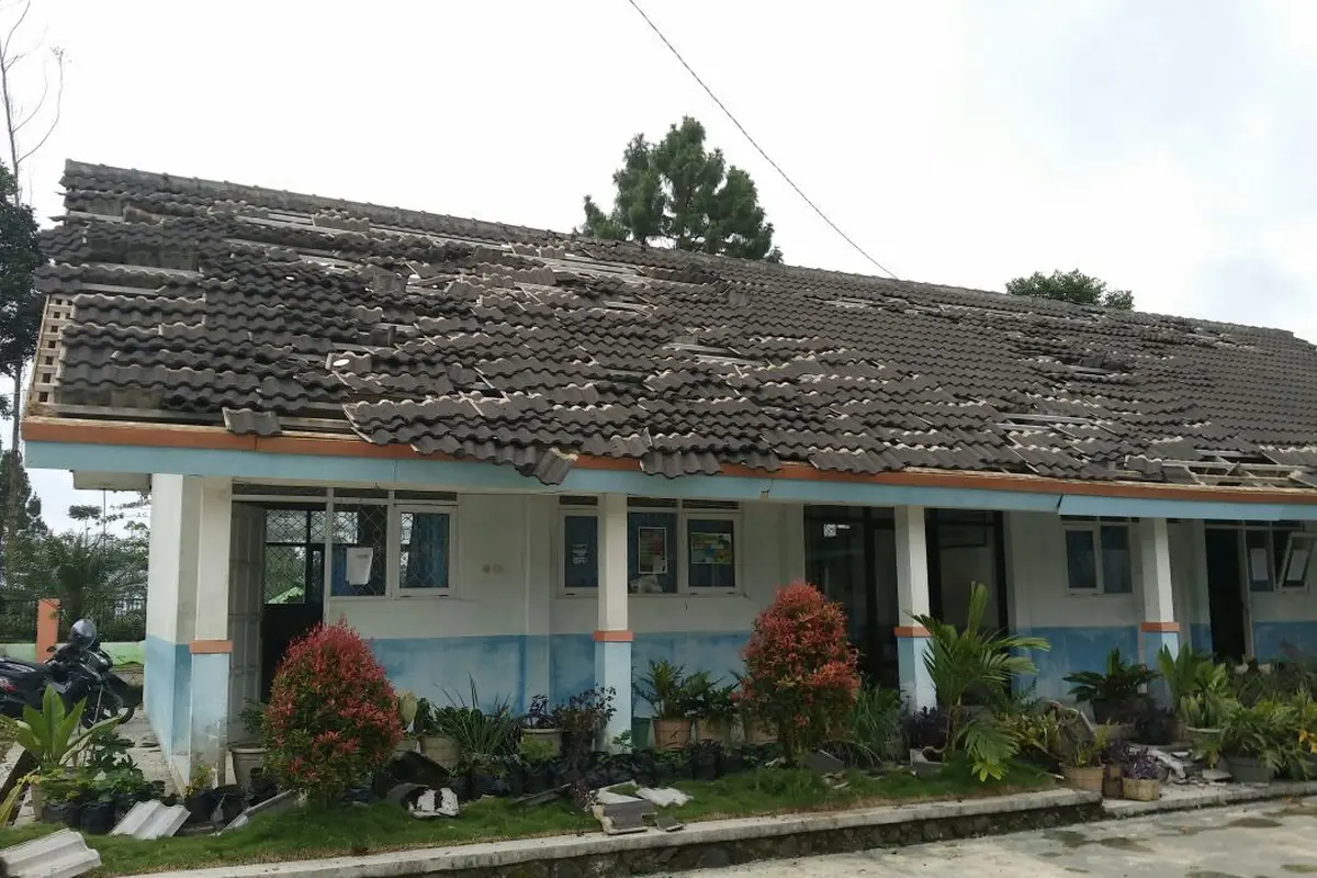 Gempa merusak gedung sekolah dan rumah di Kalibening, Banjarnegara. (Foto: Liputan6.com/SRU Banjarnegara/Muhamad Ridlo)