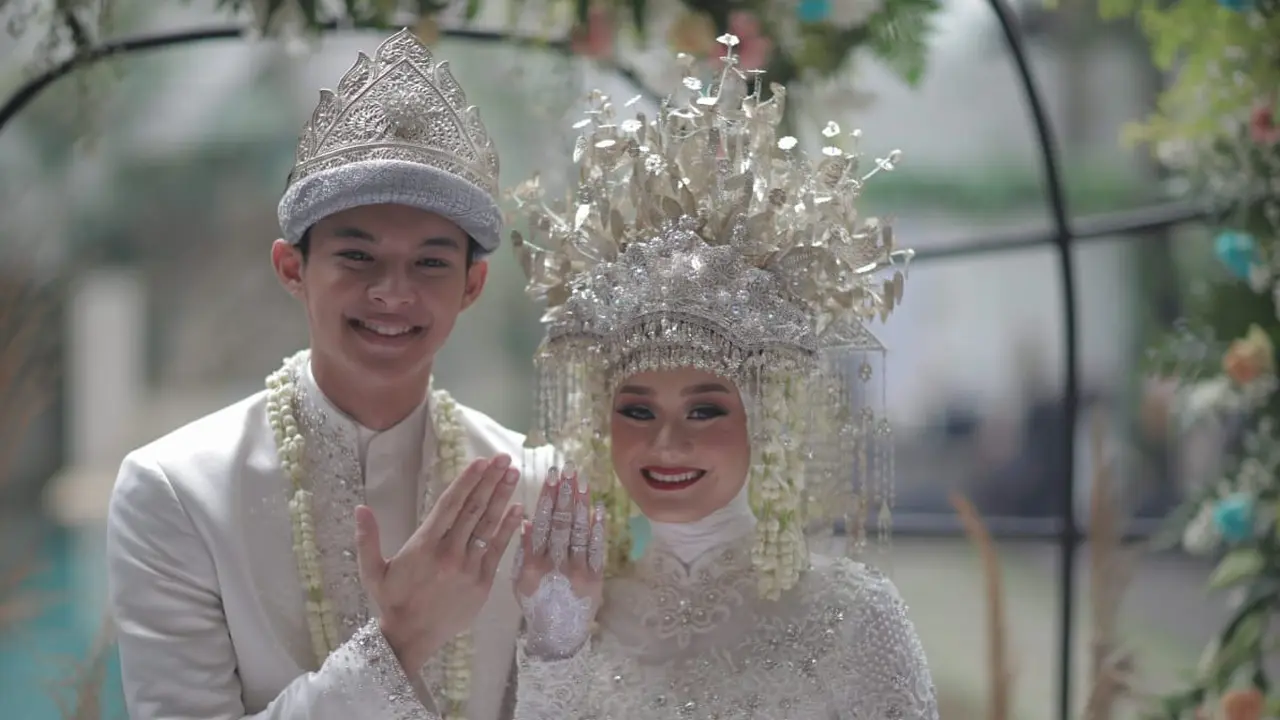 [Fimela] Dinda Hauw dan Rey Mbayang