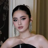 Syifa Hadju Memukau dengan Glam Makeup Look di Resepsi Maxime Bouttier dan Luna Maya. [@byisabellefarradiva].