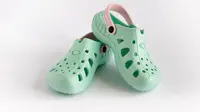 How to Clean Crocs Correctly: 4 Different Models