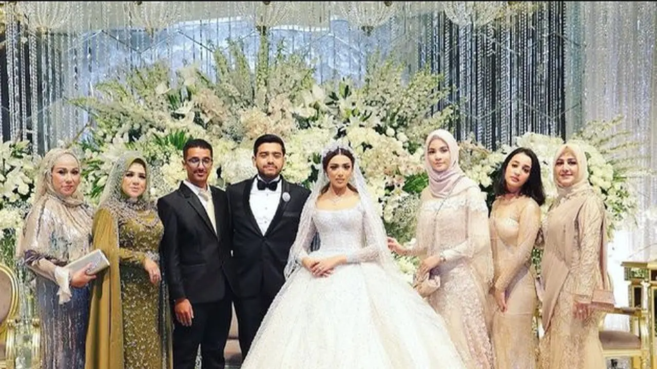 Potret Pernikahan Cucu Elvy Sukaesih, Mewah Dengan Konsep Princess Disney