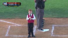 Ethan Hall bocah asal Australia mengundang gelak tawa saat cegukan ketika bernyanyi lagu kebangsaan sembari cegukan pada pembukaan event olahraga di Adelaide, Australia.