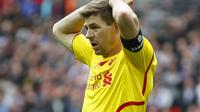 Ekspresi kekecewaan yang diperlihatkan kapten Liverpool, Steven Gerrard