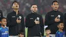 <p>Para pemain starting XI Timnas Indonesia (dari kiri) Marselino Ferdinan, Calvin Verdonk dan Rizky Ridho berbaris menyanyikan lagu kebangsaan Indonesia Raya sebelum dimulainya pada menghadapi Filipna pada laga terakhir Grup F putaran kedua kualifikasi Piala Dunia 2026 Zona Asia di Stadion Utama Gelora Bung Karno (SUGBK) Senayan, Jakarta, Selasa (11/6/2024). (Bola.com/M Iqbal Ichsan)</p>