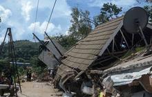 FOTO: Longsor Timbun Kantor Desa dan Rumah Warga di Nagreg Bandung