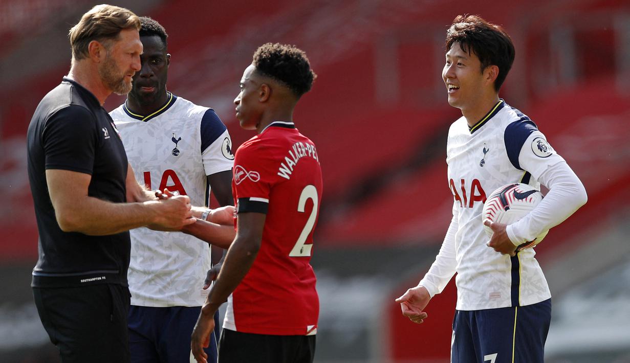 Hattrick keempat Son Heung-min dicetaknya di pekan ke-2 Premier League 2020/2021, 20 September 2020. Bukan cuma hattrick, ia malahan membuat 4 gol alias quattrick ke gawang tuan rumah Southampton di menit ke 45+2, 47, 64 dan 73 untuk membawa Tottenham Hotspur menang 5-2. (AFP/Pool/Andrew Boyers)
