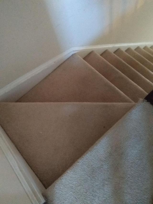 6 Ilusi Optik di Tangga Ini Bikin Pusing Lihatnya, Coba Deh