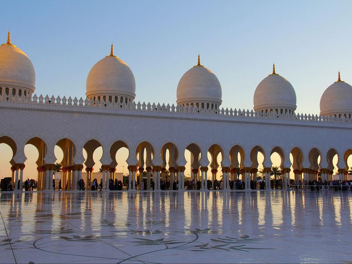 Adab Masuk dan Keluar Masjid