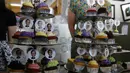Sebuah toko memajang cupcakes bergambar Pangeran Charles dan istrinya dalam rangka menyambut kehadiran pasangan kerajaan tersebut di Halifax, Nova Scotia, Kanada, Senin (19/5/14). (REUTERS/Mark Blinch)