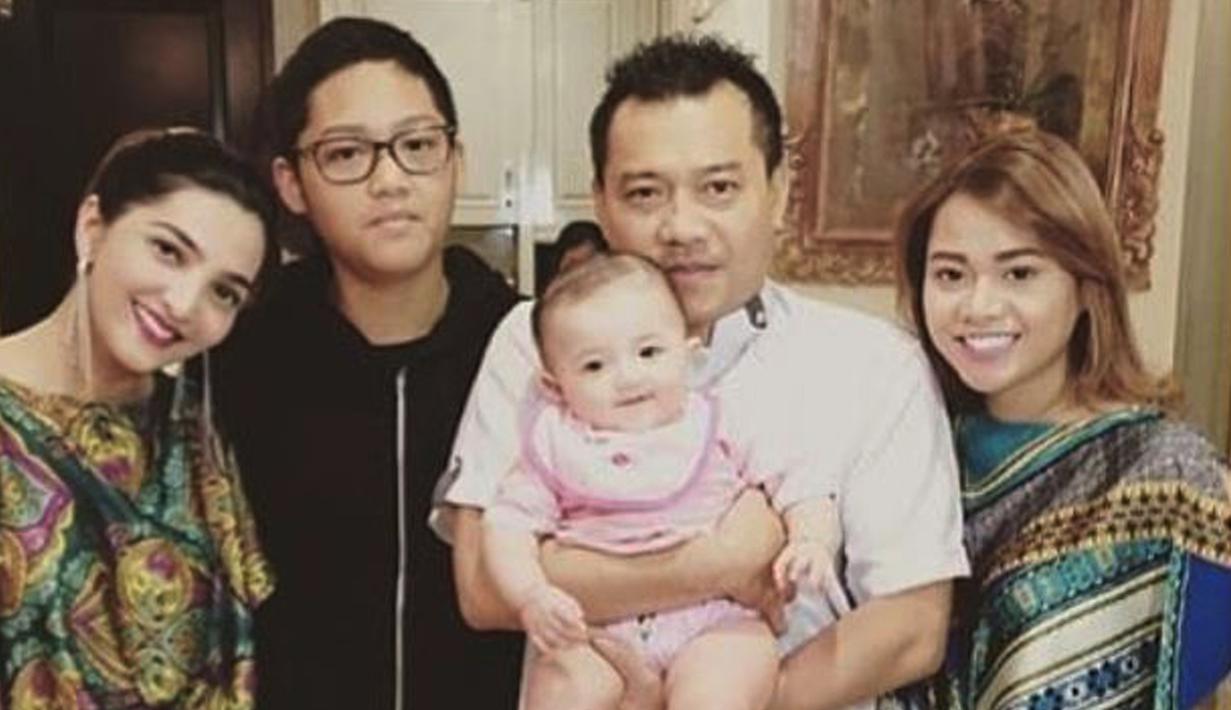 Lebaran tahun ini terasa berbeda bagi keluarga pasangan selebriti Anang Hermansyah dan Ashanty. Pasalnya, mereka merayakan Hari Raya Idul Fitri tahun ini di Bangkok, Thailand. (instagram.com/ashanty_hermansyah)