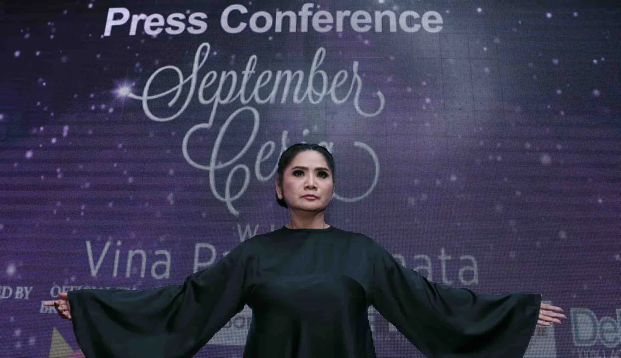 Penyanyi solo wanita Vina Panduwinata tengah mempersiapkan kembali mini konser. Konser September Ceria siap dihelat pada 8 September di Balai Sarbini, Jakarta Pusat. (Deki Prayoga/Bintang.com)