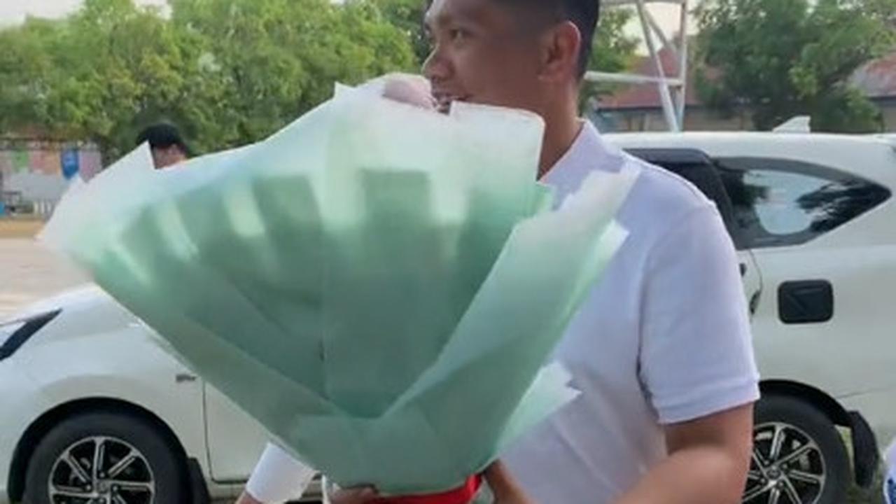 Momen Ayah Beri Kejutan Ultah Anaknya dengan Kunjungi Sekolah Usai Kepulangannya Berlayar, Aksinya Bikin Haru Warganet