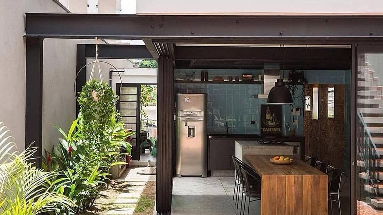 <b>Desain Ruang Makan Semi Outdoor Minimalis</b><br>