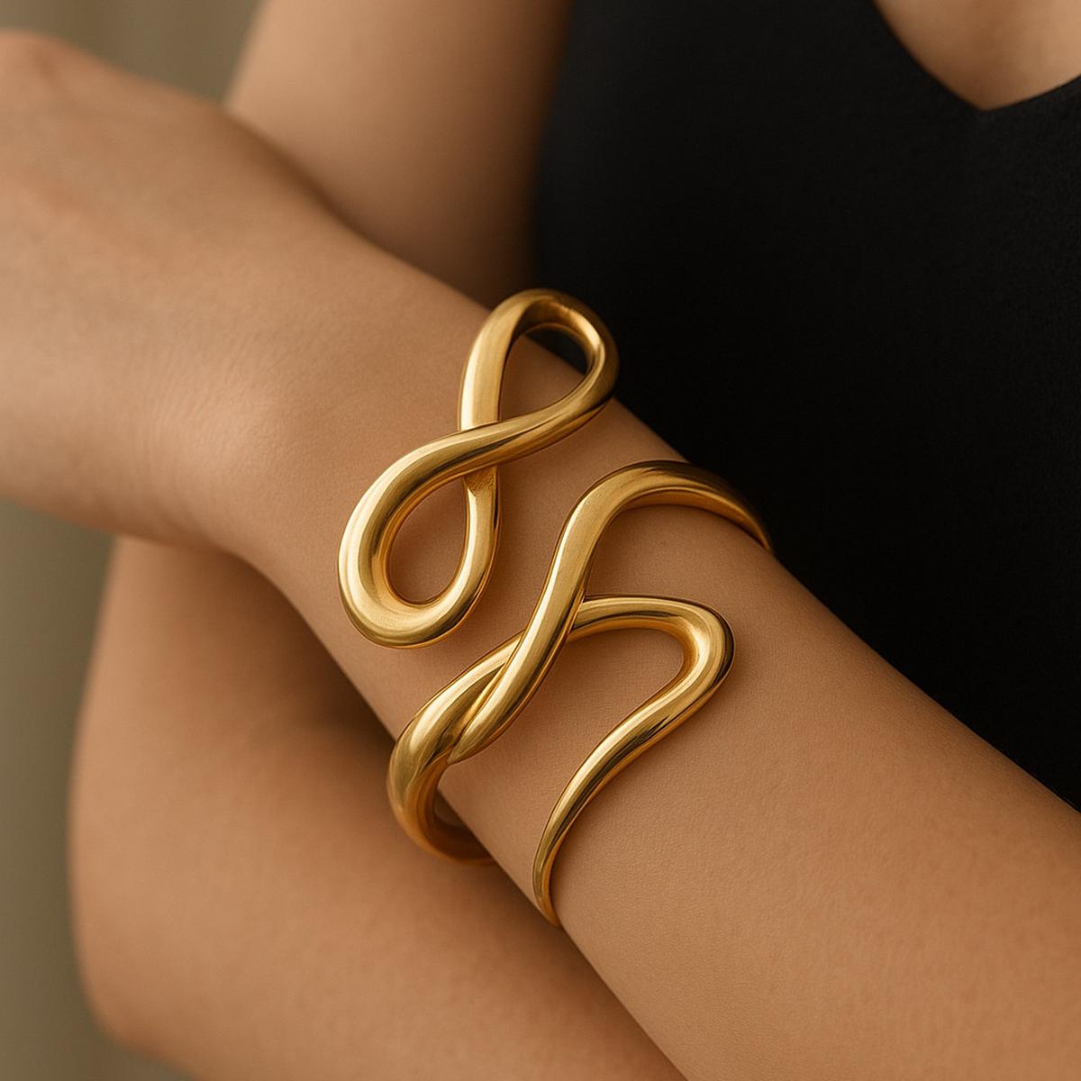 Gelang Cuff Sculptural Abstrak Gelombang / Pola Organik