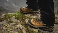 Sepatu Hiking Pria Berkualitas untuk Petualangan Outdoor Tangguh
