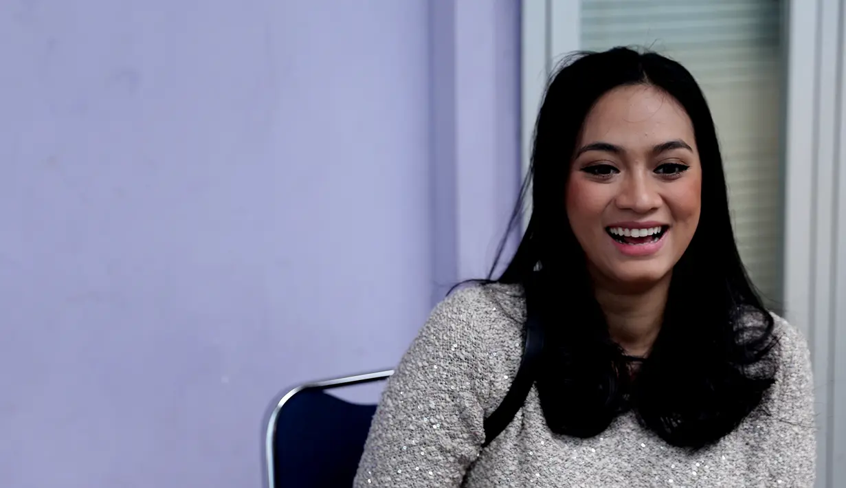 "Hamil malah seksi banget. Momentum buncit tapi disayangi semua orang. Bentuknya menggemaskan, seneng deh. Pasti enggak bakalan enggak pede," ujar Ayudia Bing Slamet. (Andy Masela/Bintang.com)