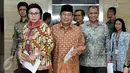 Ketua BPK Harry Azhar Azis didampingi Pimpinan KPK usai menggelar pertemuan di kantor BPK, Jakarta, Senin (20/6). Pertemuan itu membahas dugaan penyelewengan dalam pembelian lahan RS Sumber Waras yang dilakukan Pemprov DKI. (Liputan6.com/Johan Tallo)