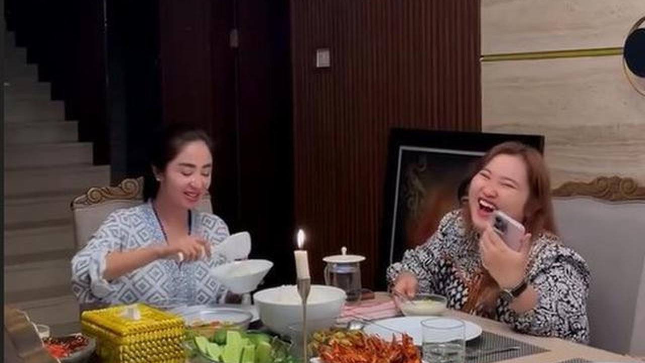 7 Potret Dapur dan Ruang Makan di Rumah Dewi Perssik saat Buka Bersama, Mewah dan Estetik Banget