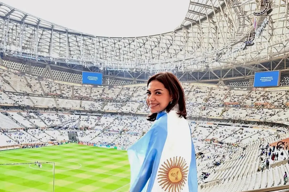 Sneaker Rp10Jutaan Milik Najwa Shihab Jadi Sorotan Saat Nonton Piala Dunia 2022 di Qatar
