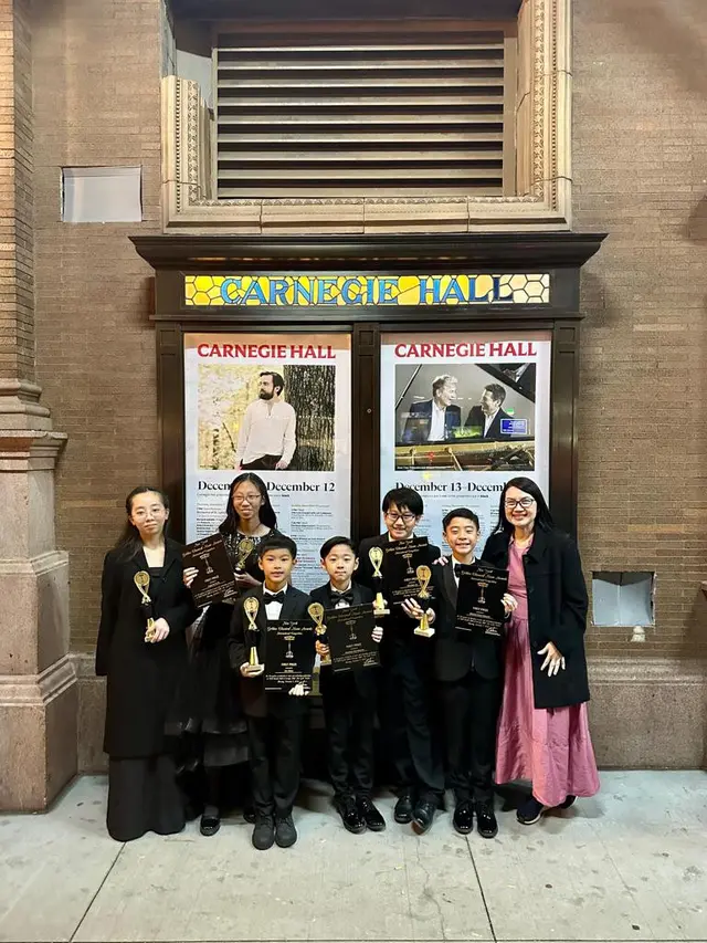 6 pianis tampil dalam konser piano di panggung prestisius Carnegie Hall, New York, Amerika Serikat.