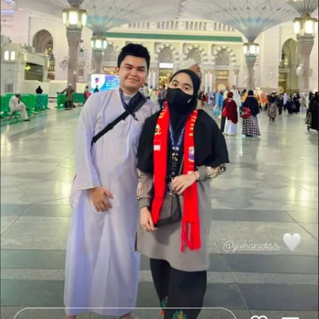 6 Artis Ini Pernah Jalani Umrah Bareng Pacar, Ada yang Berujung Menikah