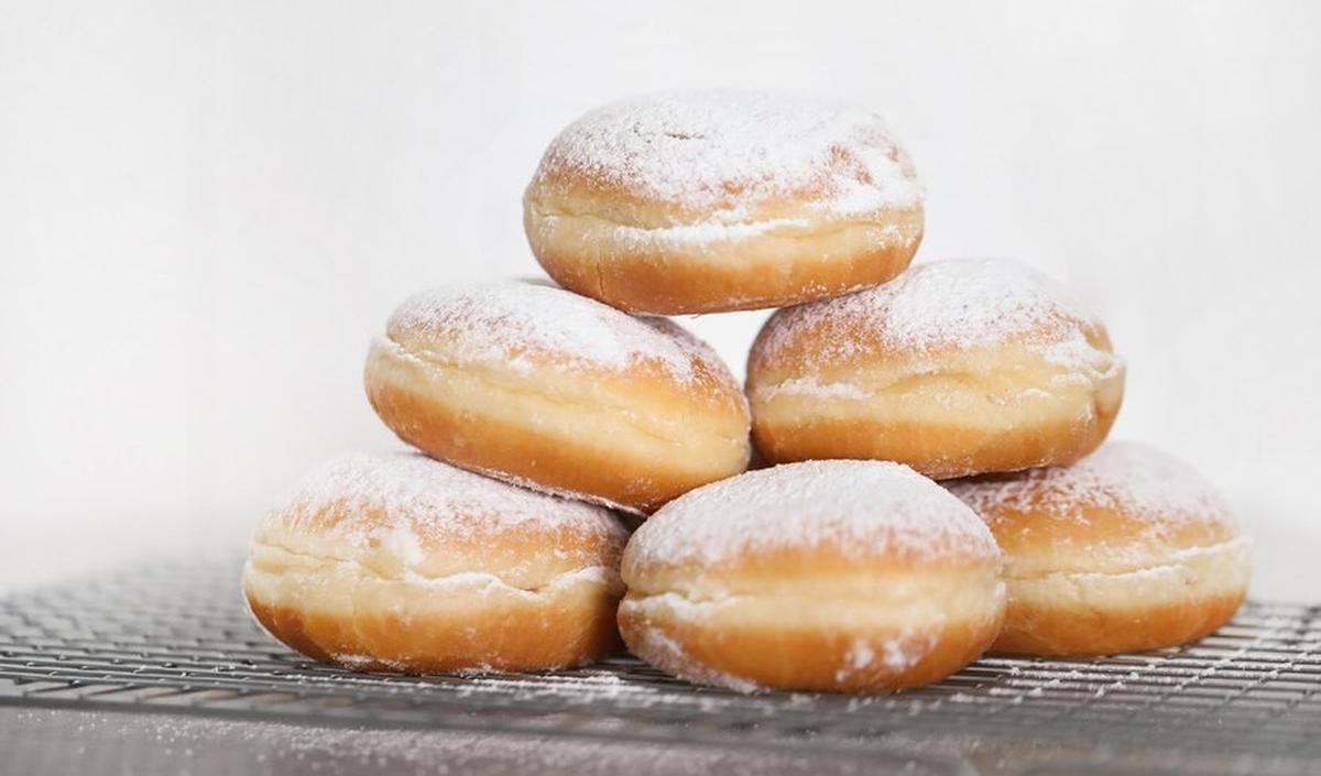 1.&nbsp;Donat: Tinggi Gula dan Lemak yang Membuat Lesu
