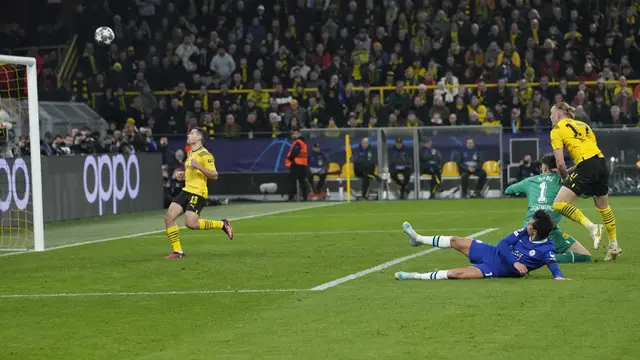 Foto: Aksi Gol Tangan Tuhan Thiago Silva Buyar, Chelsea Takluk dari Borussia Dortmund di Liga Champions